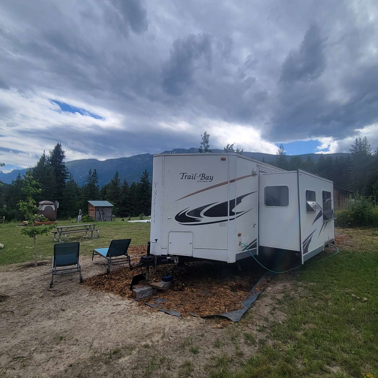 Kootenay Born retreat by Arrow lake