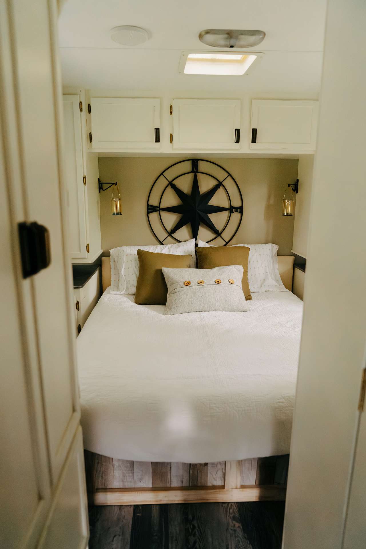 Charming Creekside Caravan
