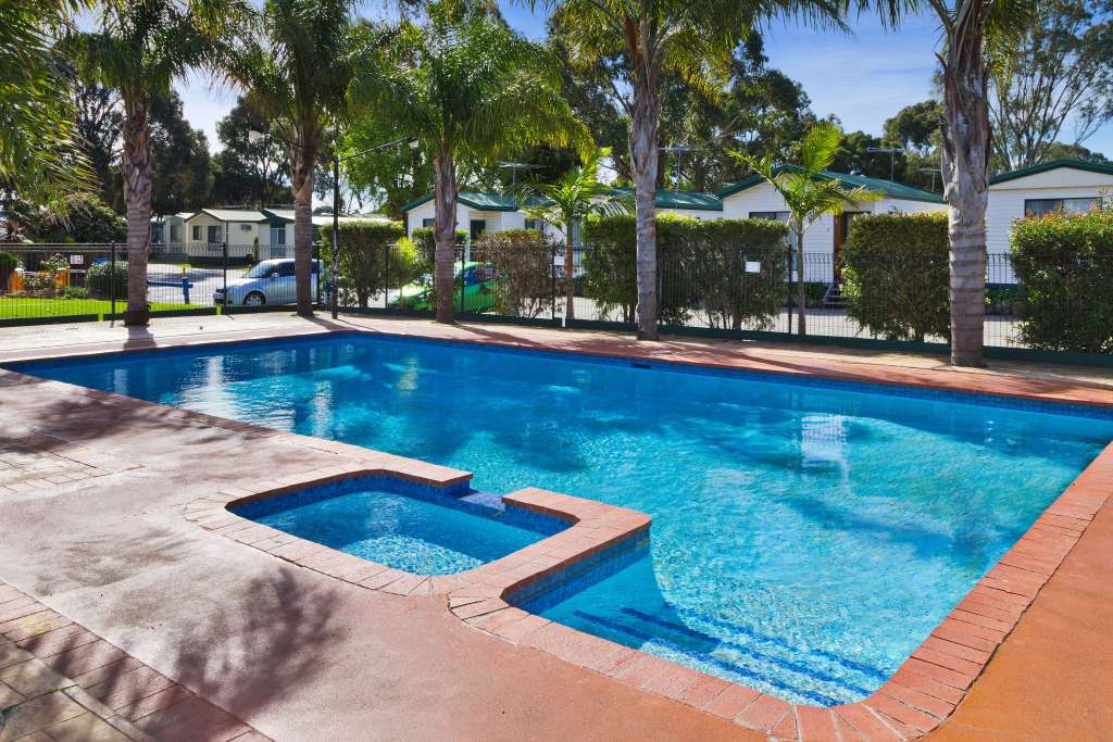 Sandhurst Motel & Campground