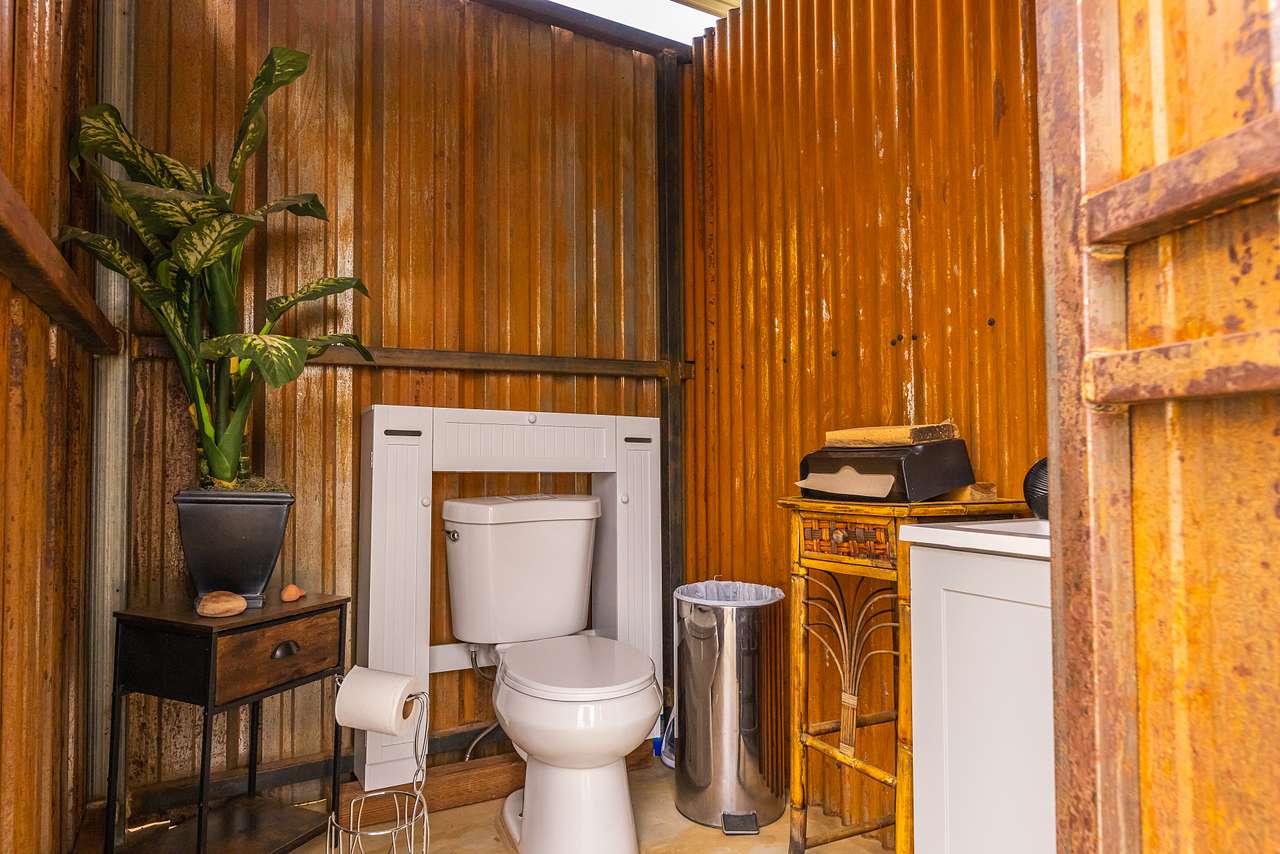 Very clean resroom
