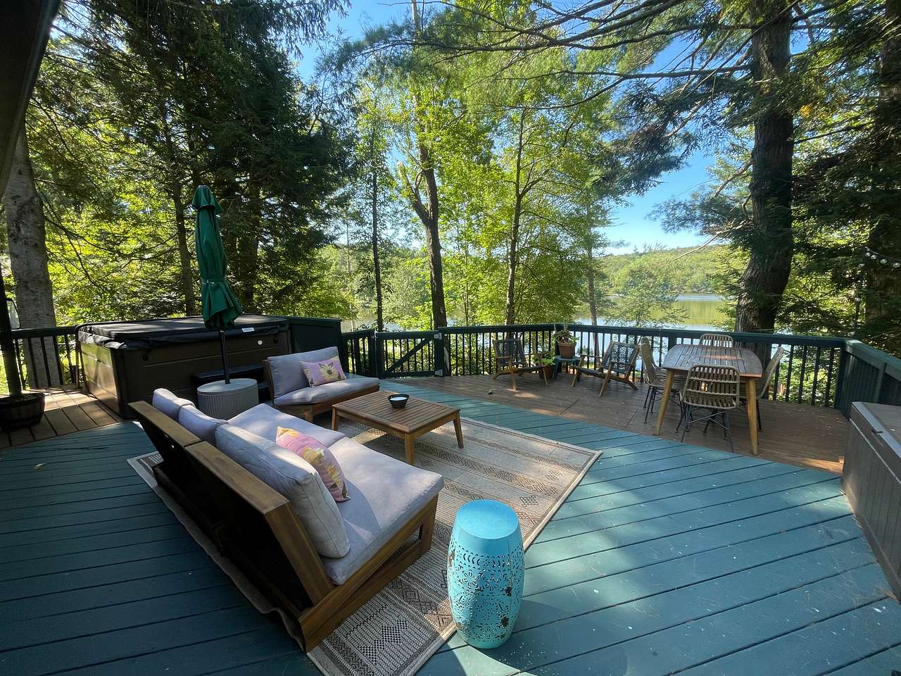 Lakeview Cottage with Hot Tub