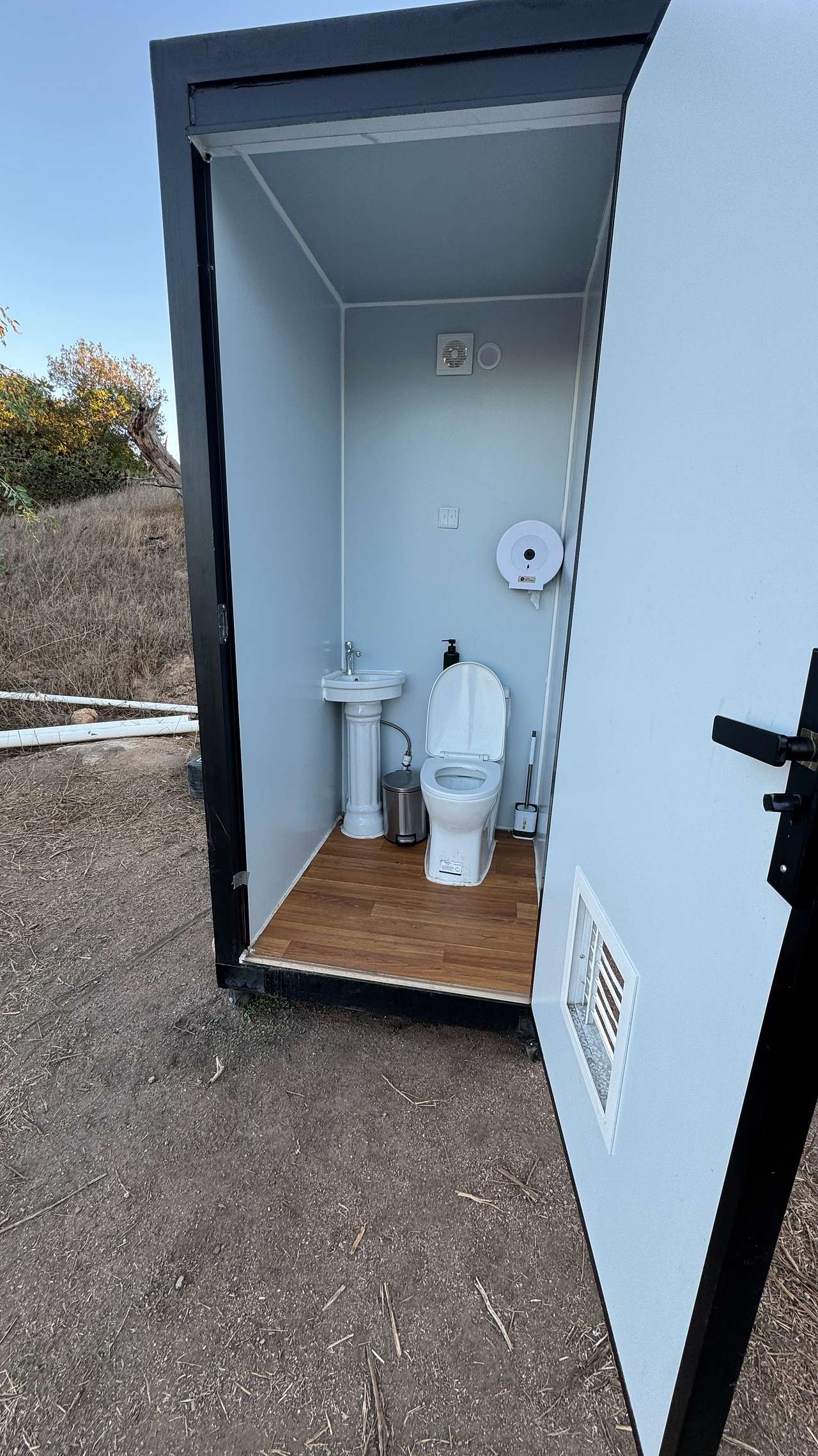 clean n classy toilet