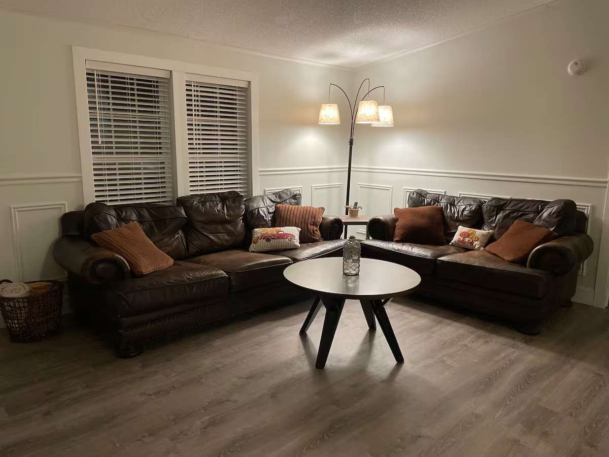 Spacious House on Pleasant Lake