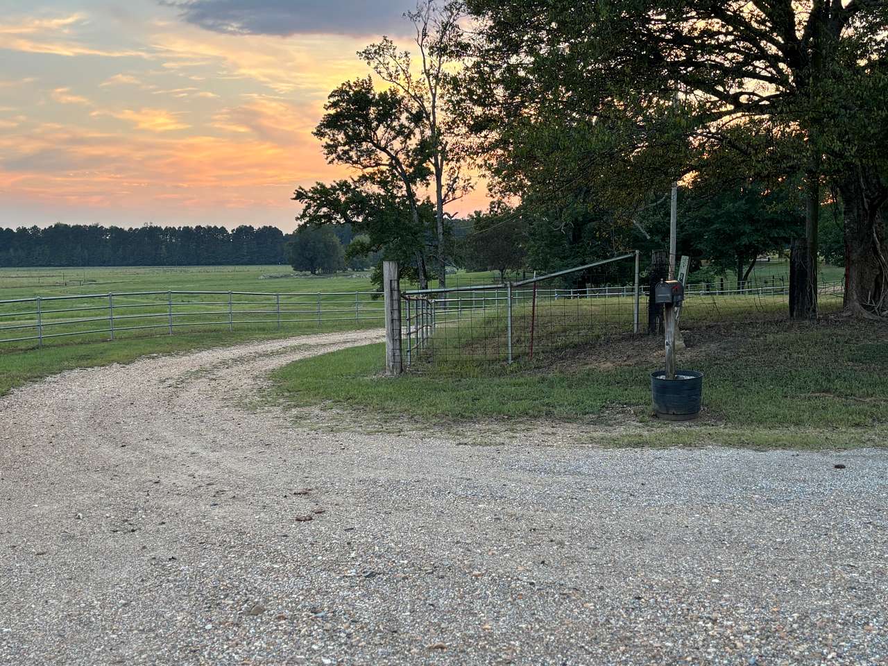 Road Access / Driveway  
“Easy gravel road access — this was once old Highway 67 before I‑30 was built.”