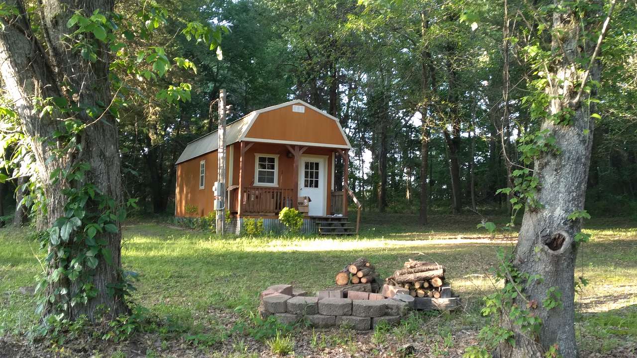 Peaceful Forest Cabin With Pond
