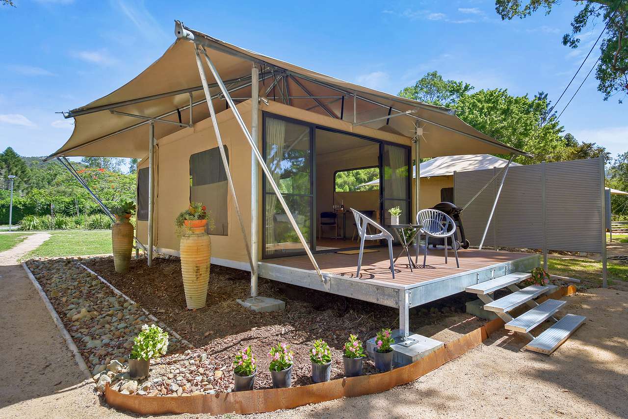 Misty Morning Escape! Luxe Tent