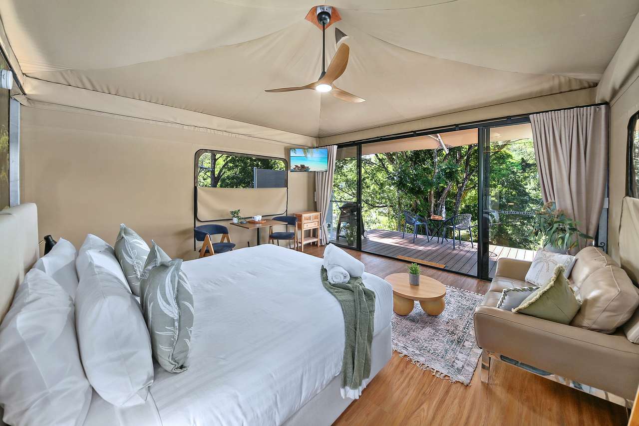 Misty Morning Escape! Luxe Tent