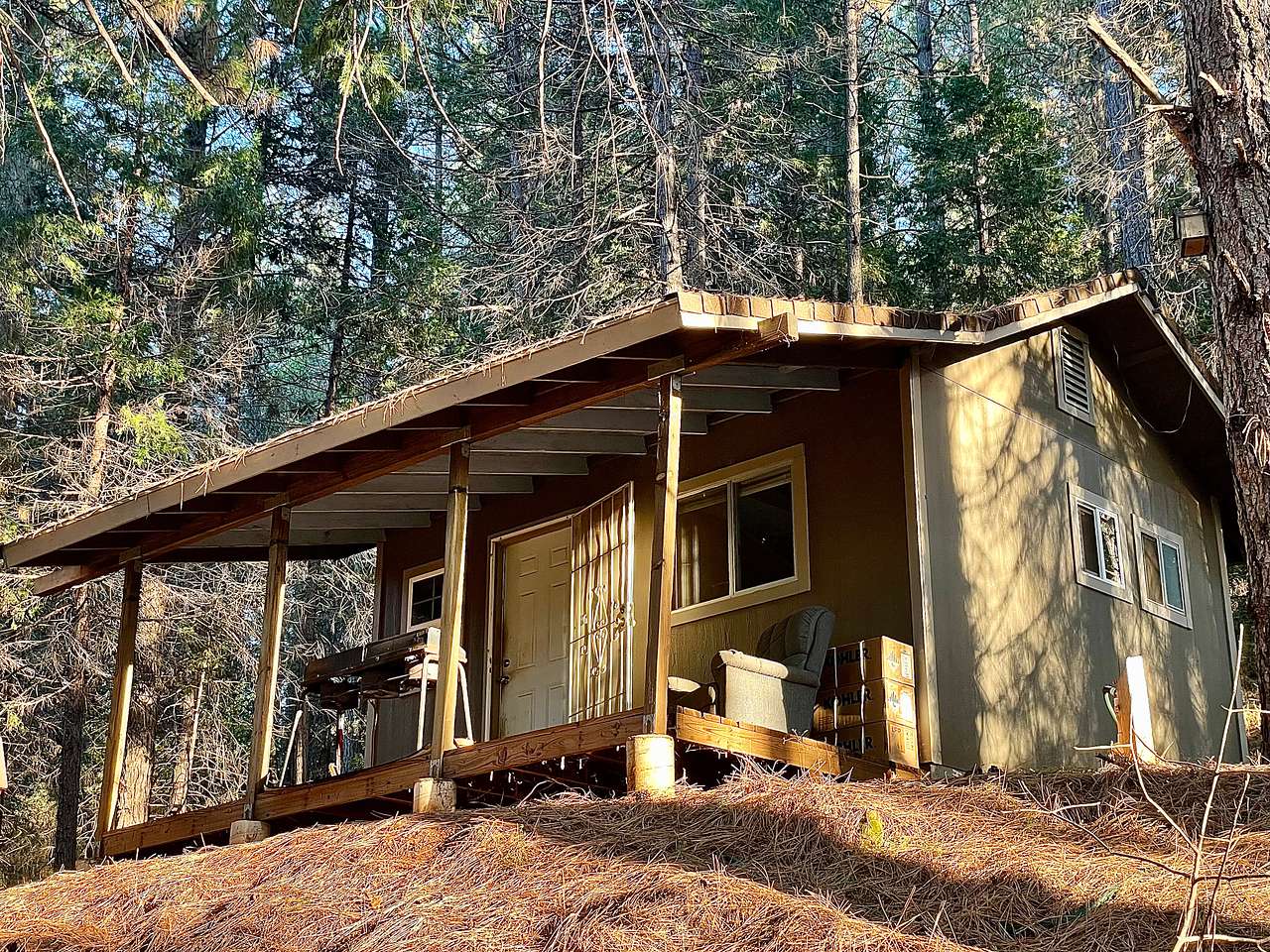 Off-Grid Mtn Getaway in the Pines