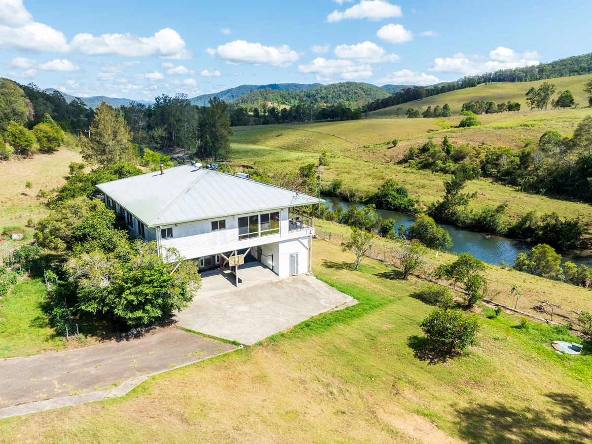 Plenty of space for a big family OR dual occupancy living offering a second income - you choose!