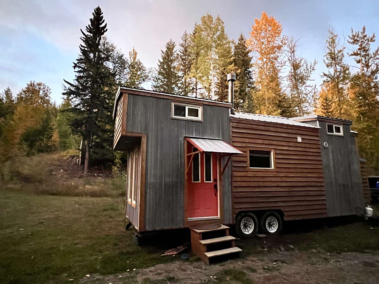 TinyRetreat: Off-Grid Forest Reset