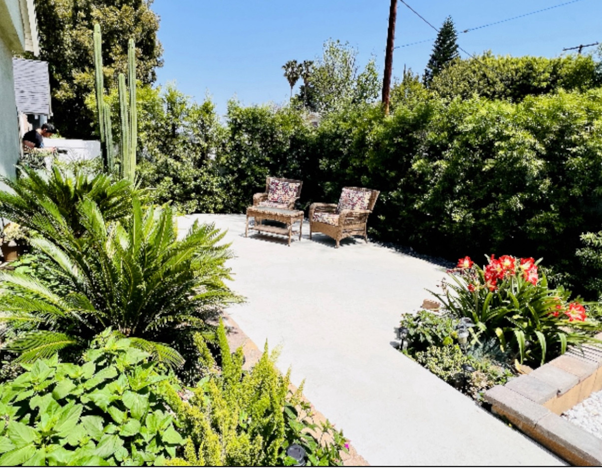 Gated Safe Valley Front Yard