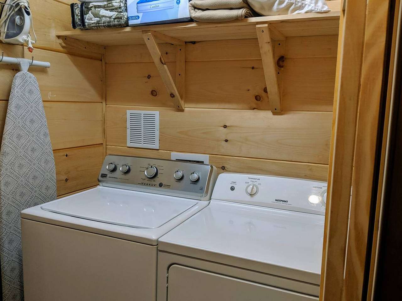 Leaf Me Alone Modern Log Cabin AVL