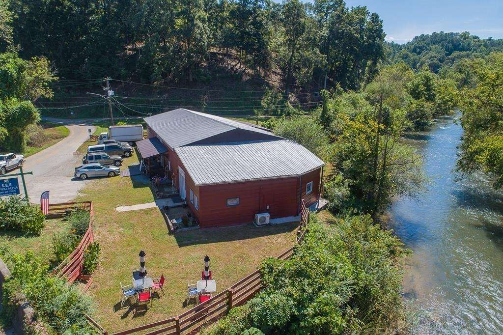 The RiverBarn Experience - Riverside View