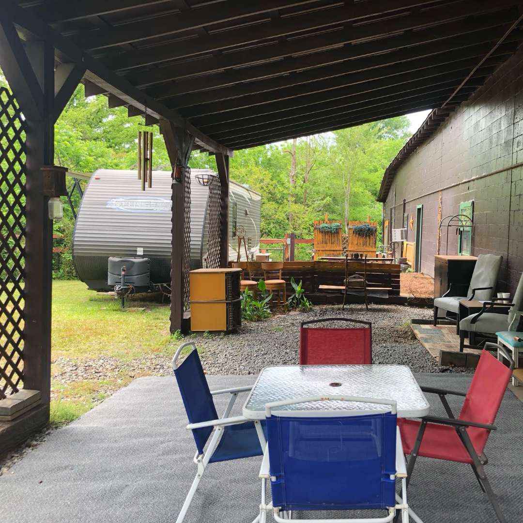 The RiverBarn Experience - Backyard Pavilion & RV Space