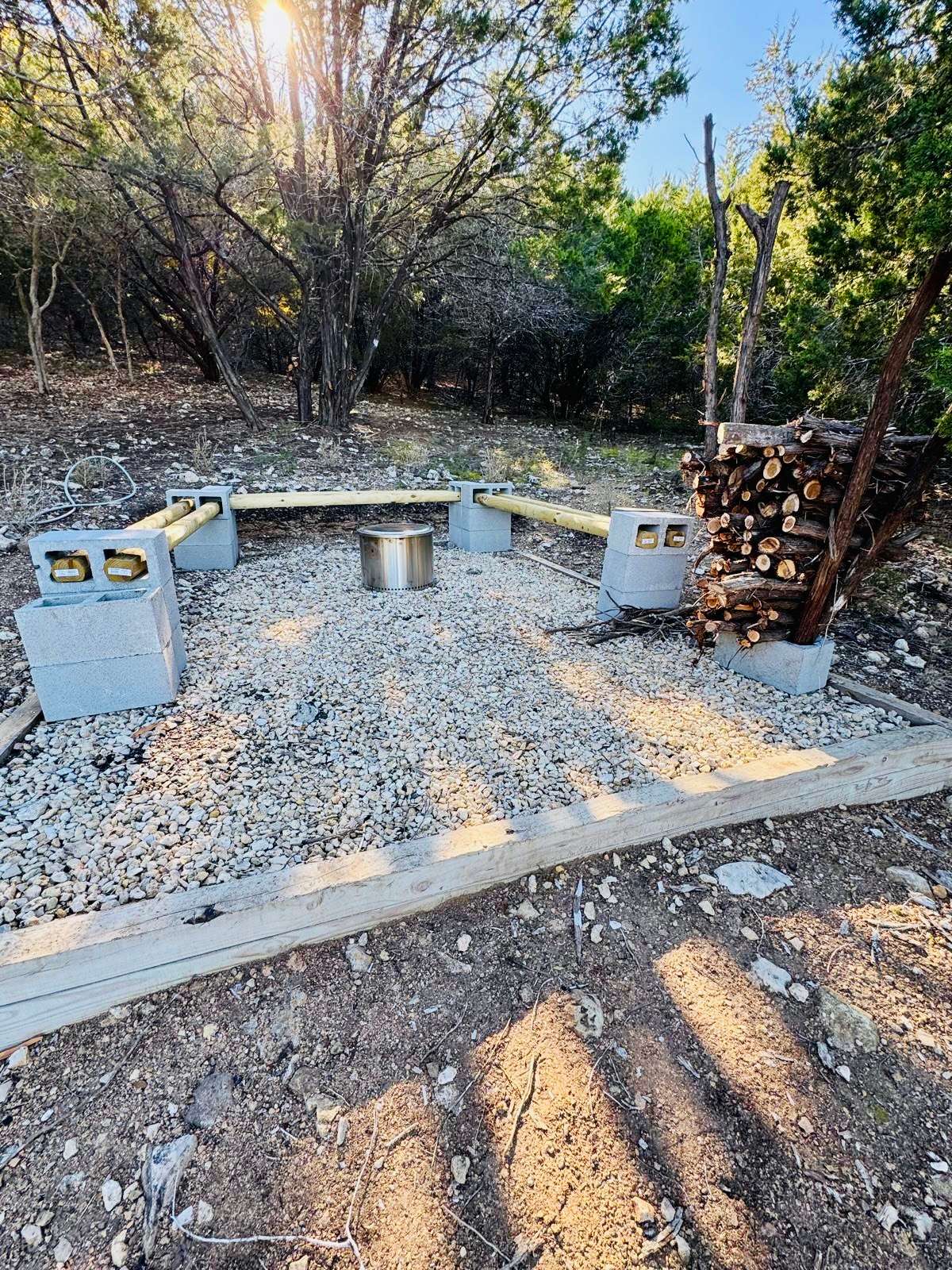 La Finca Cabin-10 acres with goats!
