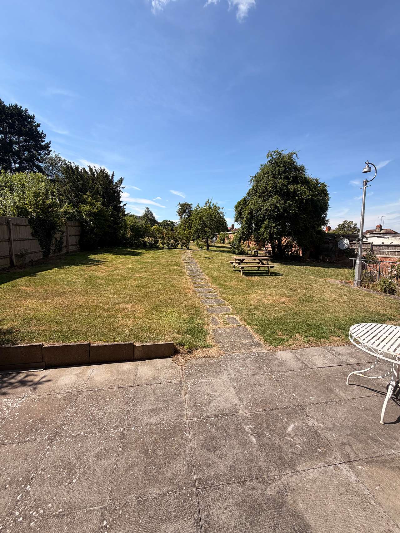 Large rear garden 