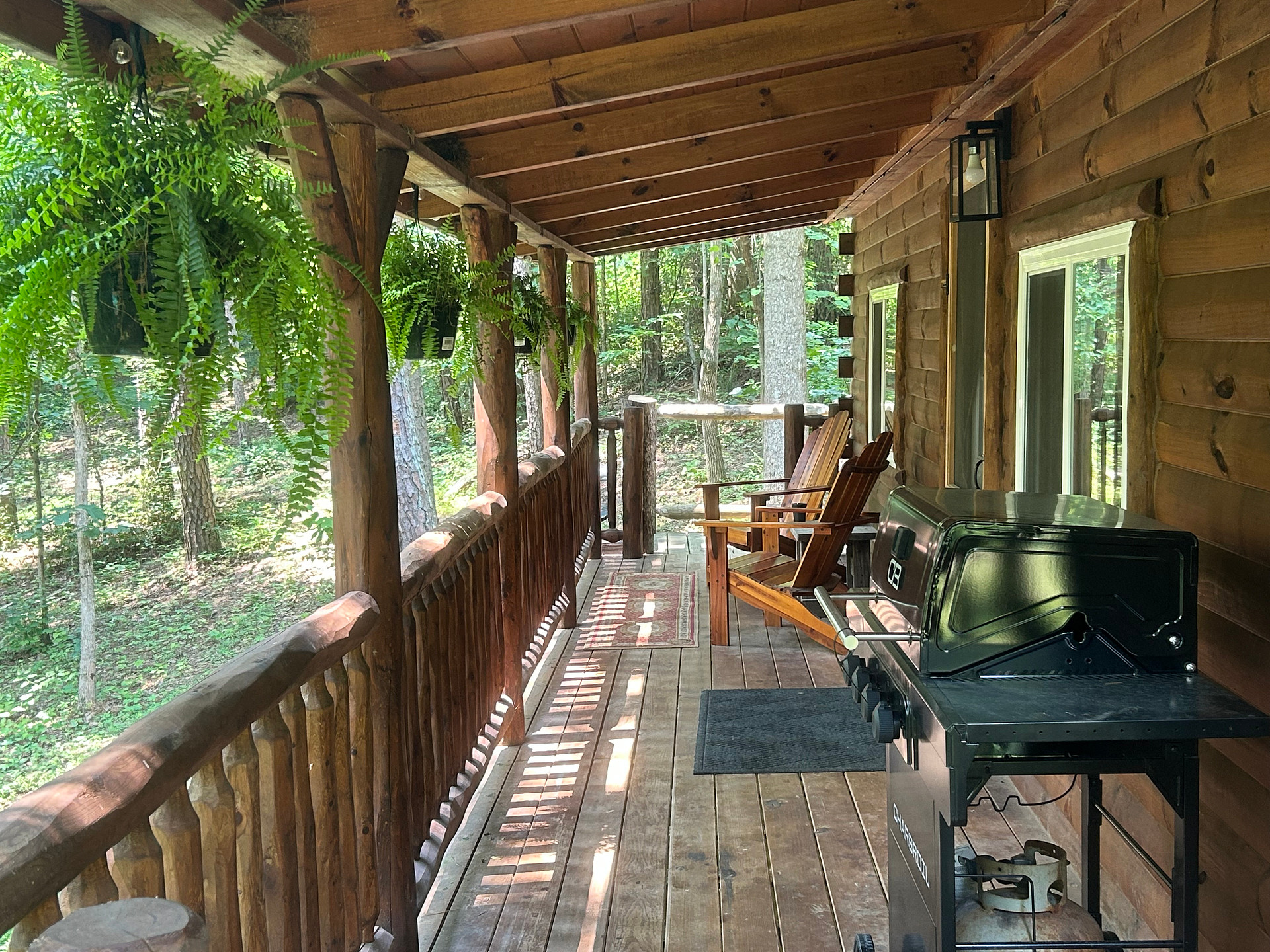 The cozy mountain log cabin