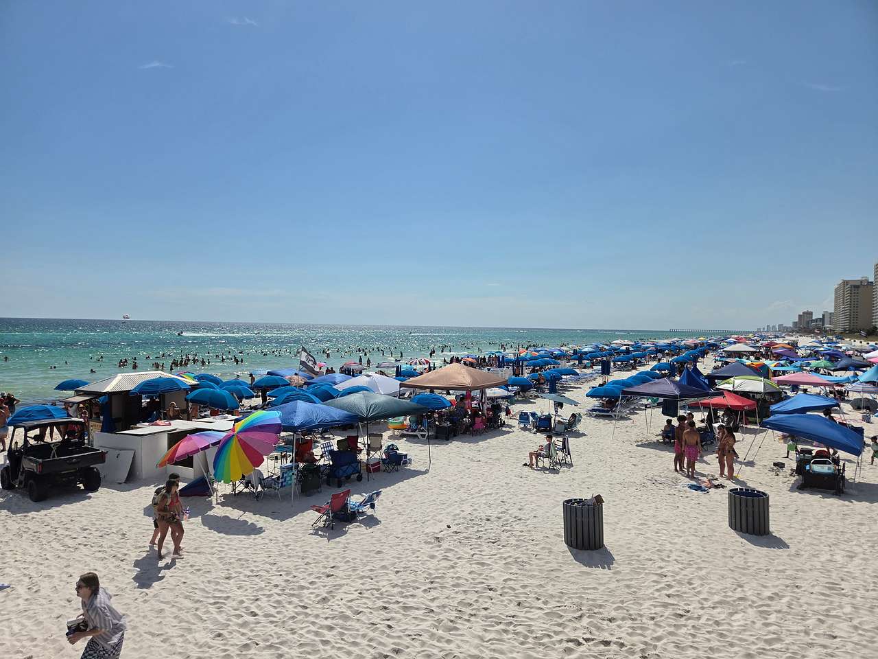 Beach access is nearby