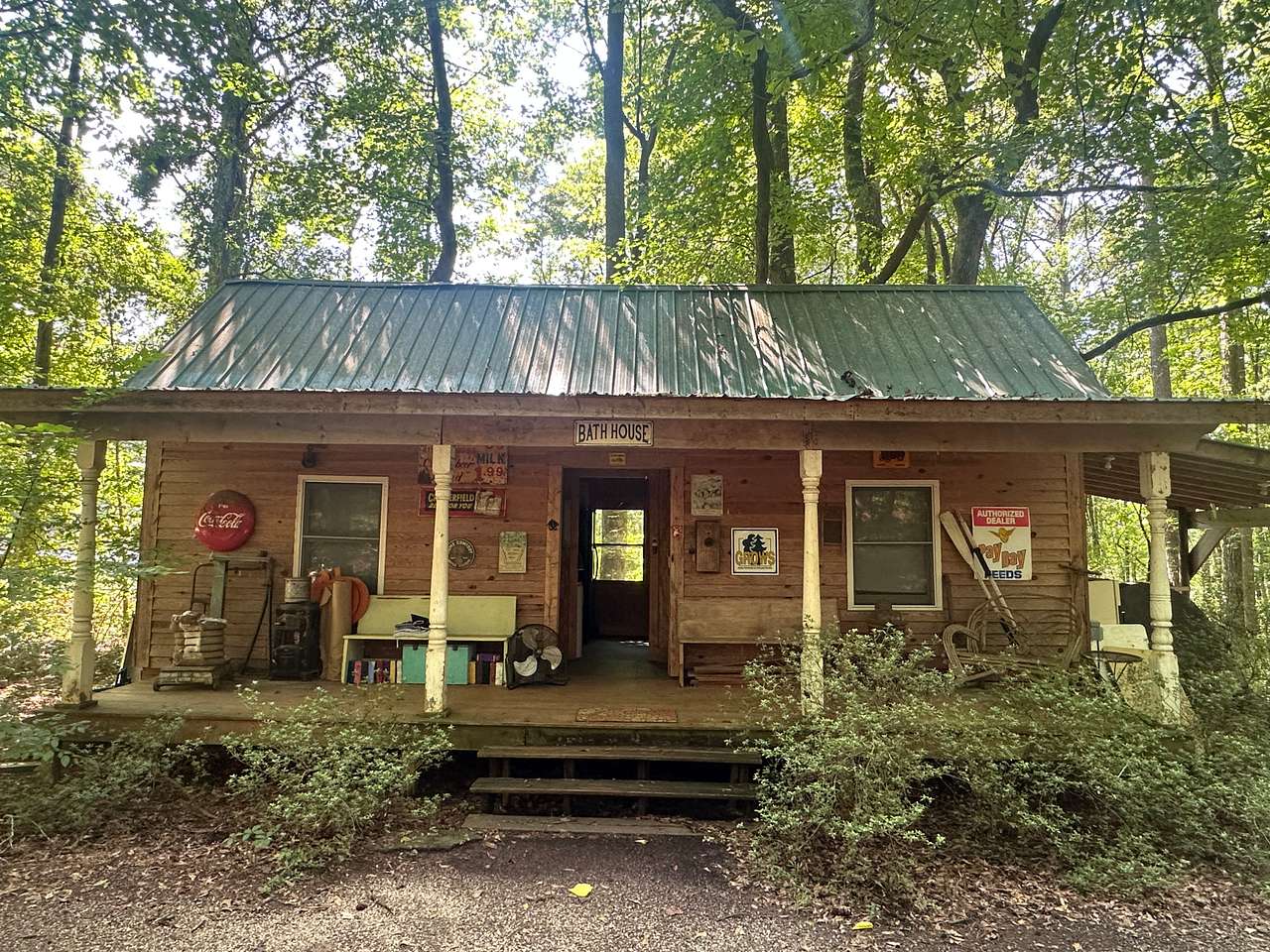 This is the bathhouse. Restrooms, showers and small kitchen.
