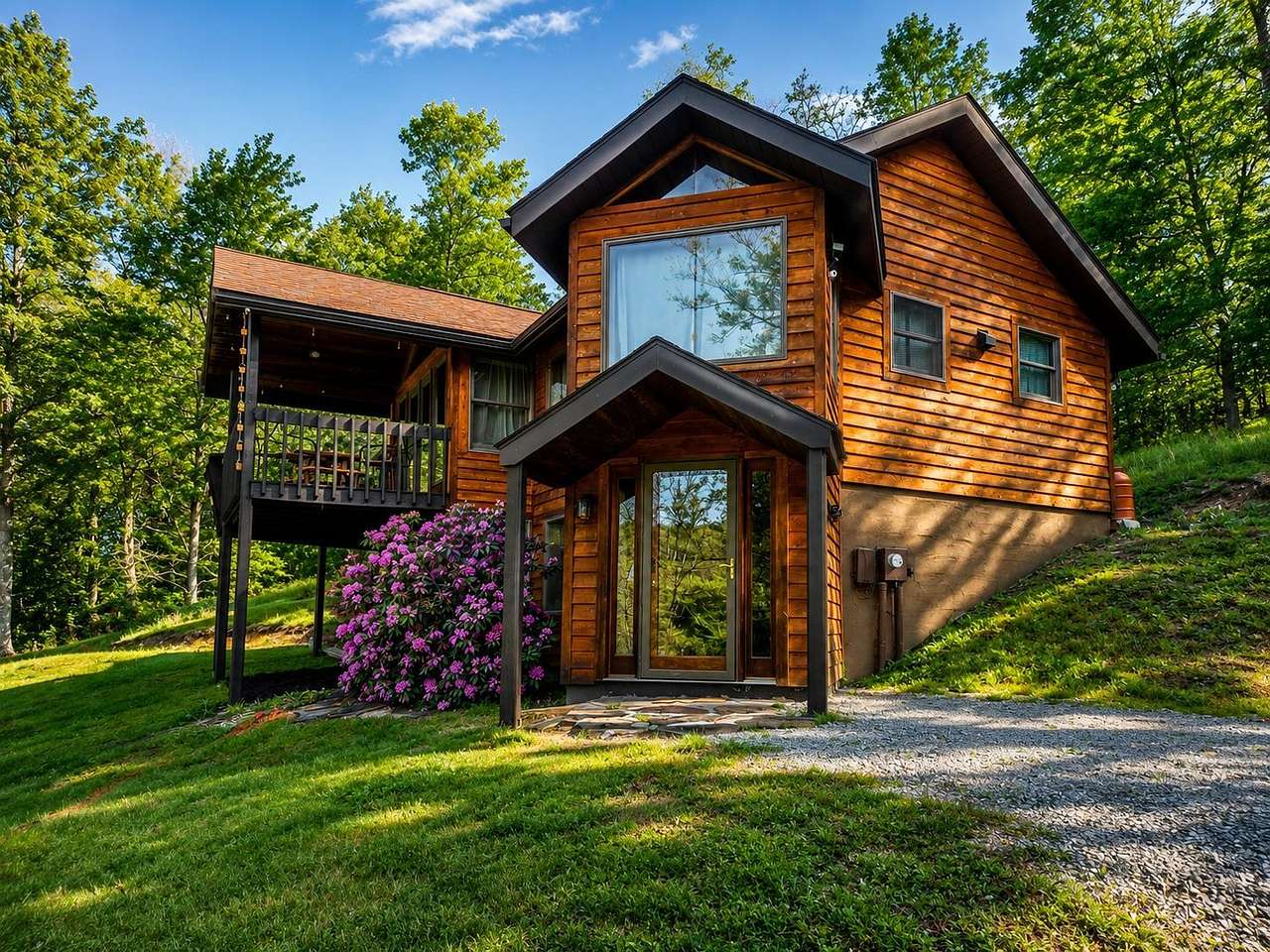 Mountain Getaway- DRY RV SPOT/2bdrm CABIN/3bdrm CABIN