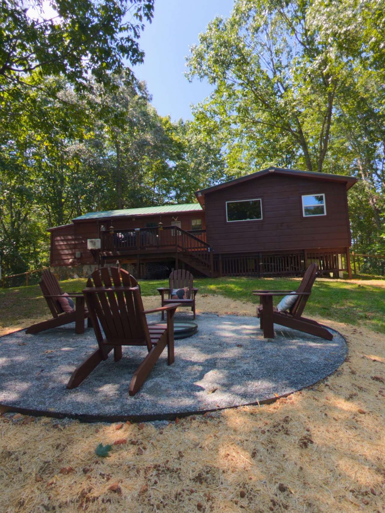 Gunsmoke Cabin Fenced Yard & Hot Tub!