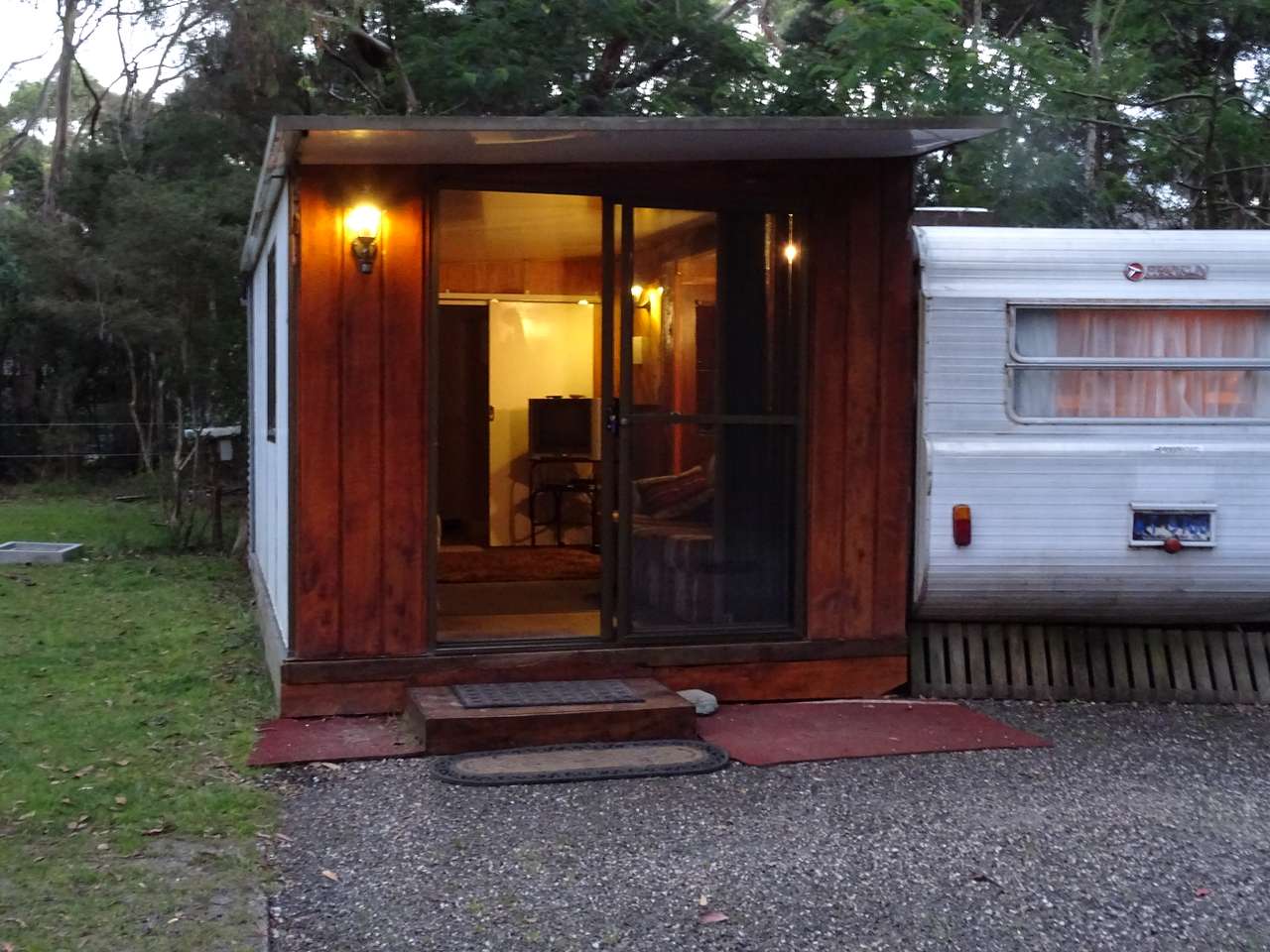 Crayfish Creek Van and Cabin Park and Spa Treehouse