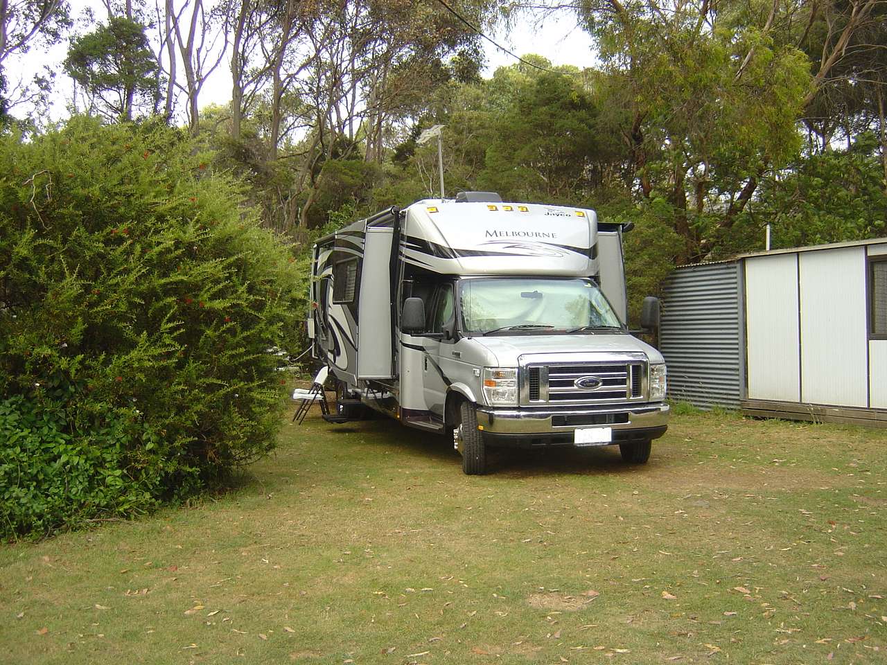 Crayfish Creek Van and Cabin Park and Spa Treehouse