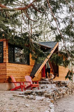 The Engels Nest Cozy Cabin