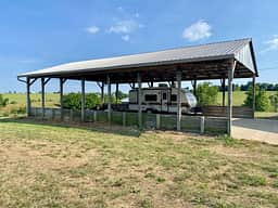 Haymark Farmstays: RUFUS RIDGE RV BARN