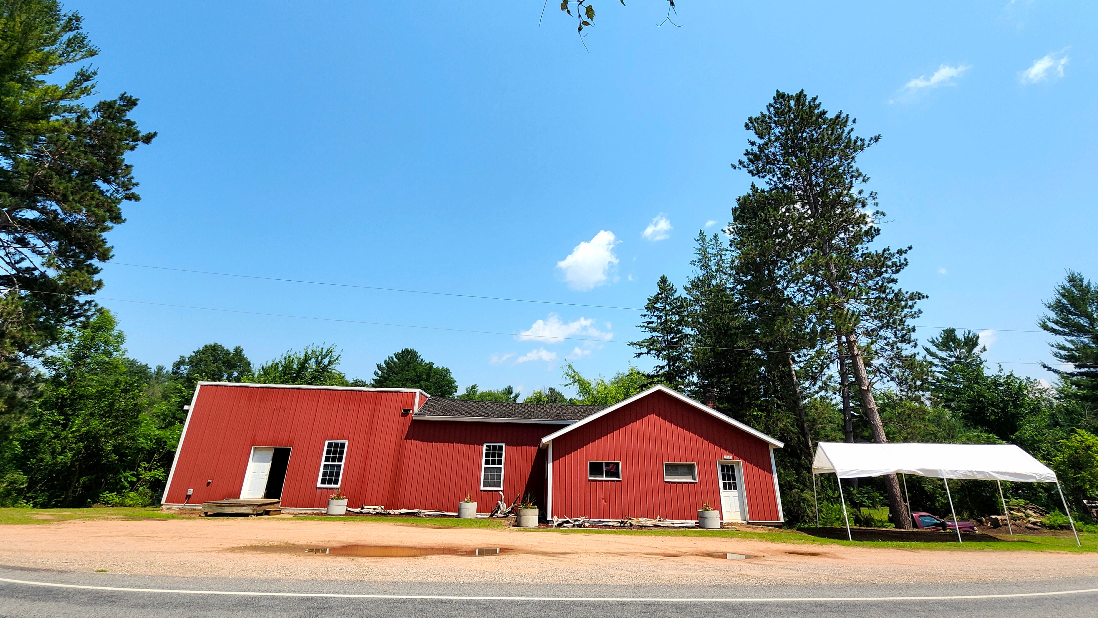 The Red Mill at the dam remnant.  (See later photo for the driveway.)